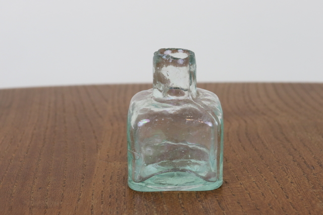 イギリス　アンティーク　インク瓶　一輪挿し　花瓶　ボトル　フラワーベース