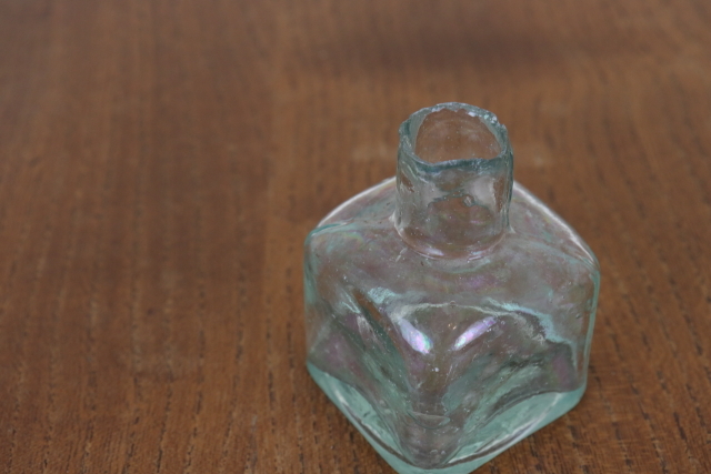 イギリス　アンティーク　インク瓶　一輪挿し　花瓶　ボトル　フラワーベース