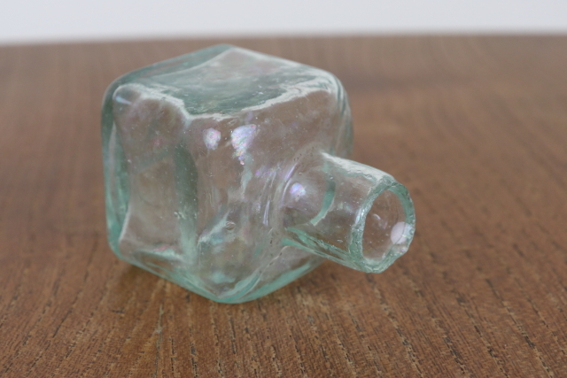 イギリス　アンティーク　インク瓶　一輪挿し　花瓶　ボトル　フラワーベース