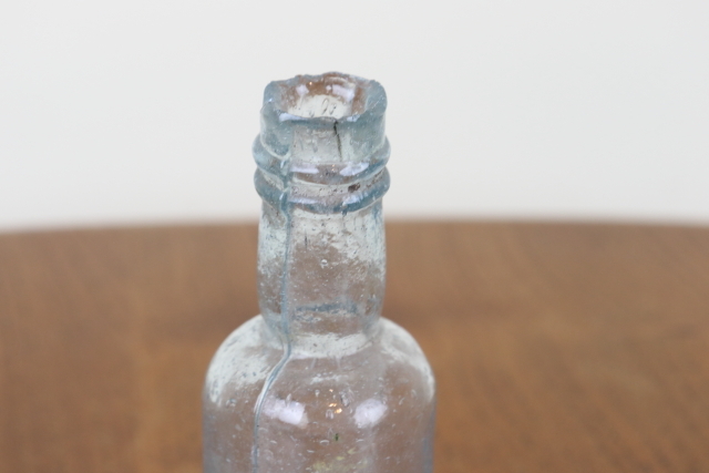 イギリス　アンティーク　インク瓶　一輪挿し　花瓶　ボトル　フラワーベース