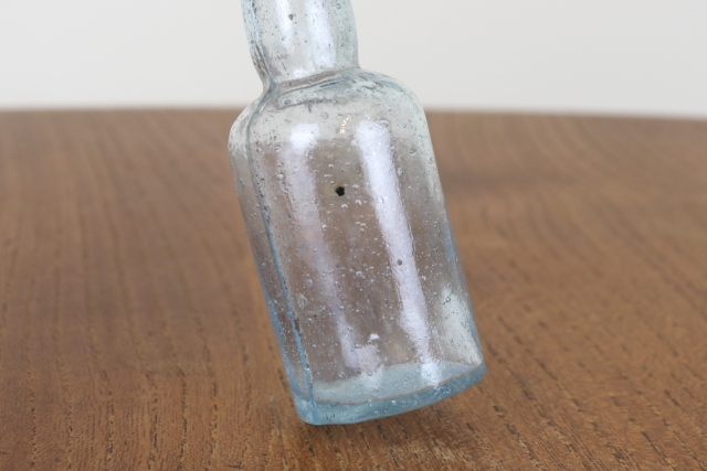 イギリス　アンティーク　インク瓶　一輪挿し　花瓶　ボトル　フラワーベース