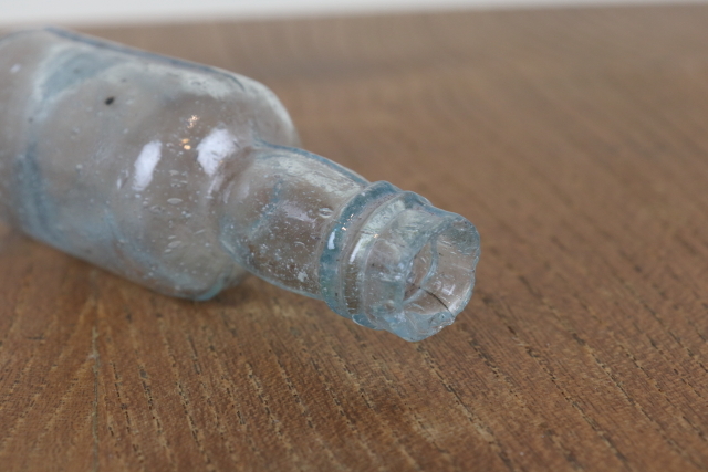 イギリス　アンティーク　インク瓶　一輪挿し　花瓶　ボトル　フラワーベース