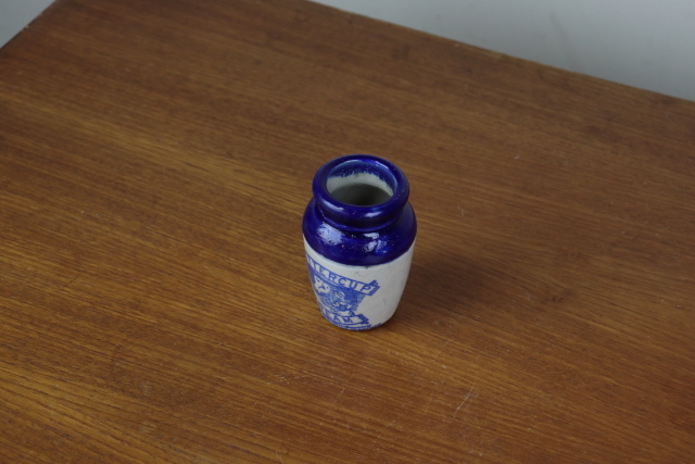 イギリス　アンティーク　バターカップ　デイリー社　クリームポット　陶器ポット　ジャー　ボトル