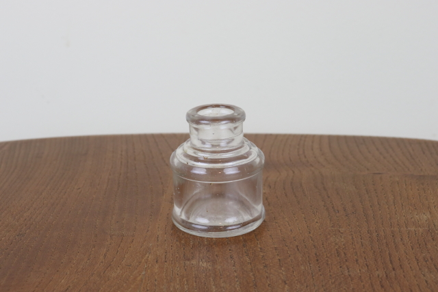 イギリス　アンティーク　インク瓶　一輪挿し　花瓶　ボトル　フラワーベース