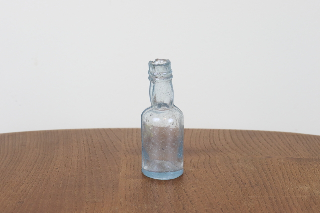 イギリス　アンティーク　インク瓶　一輪挿し　花瓶　ボトル　フラワーベース