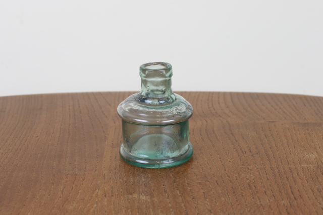 イギリス　アンティーク　インク瓶　一輪挿し　花瓶　ボトル　フラワーベース