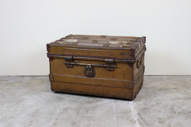 イギリス　アンティーク　スチールボックス　トランク　ヴィンテージ