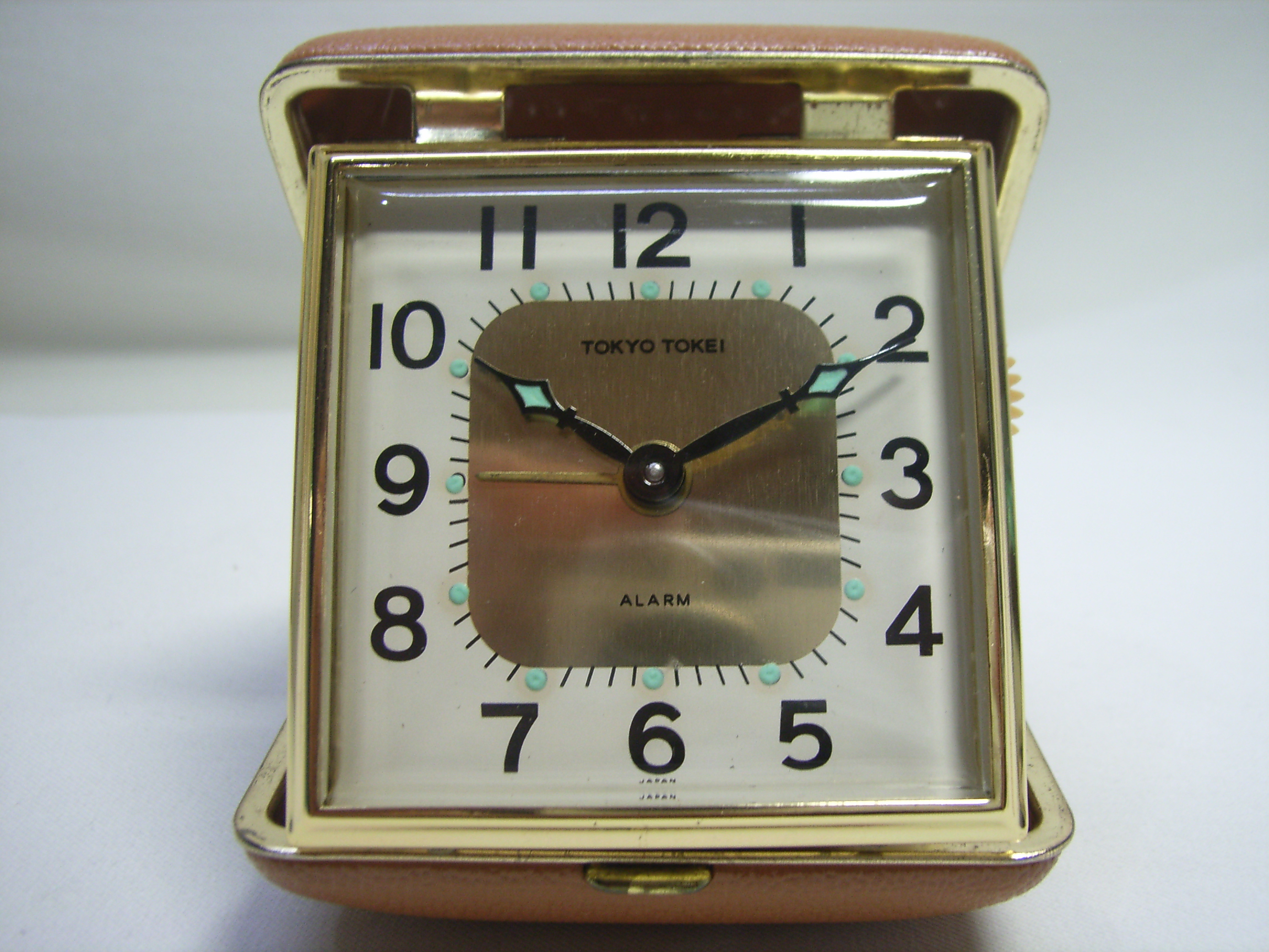 東京時計　トラベルアラーム時計　手巻き　薄茶色　♪現状です　【AJ1126】