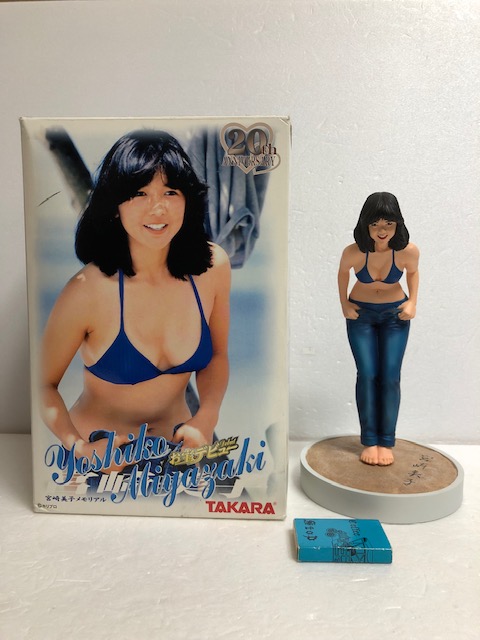 タカラ☆宮崎美子☆サイン入 メモリアルフィギュア 人形 大 ２３．０ｃｍ ７６０ｇ 版権有 現状 【AT347】