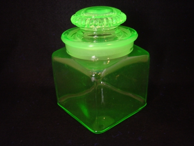 アンティーク　ウランガラスのクッキージャー（蓋付きビン）[AW0855]