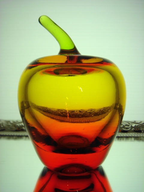 アメリカ　ヴィンテージ　アップルモチーフ　ガラス製　ペーパーウェイト　【AWG0035】