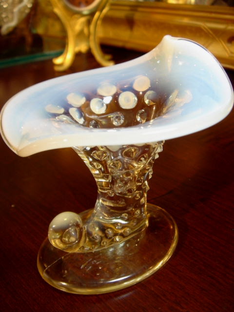 フェントン社　ホブネイル　オパールセントのキャンドルスタンド 【AWG0048】