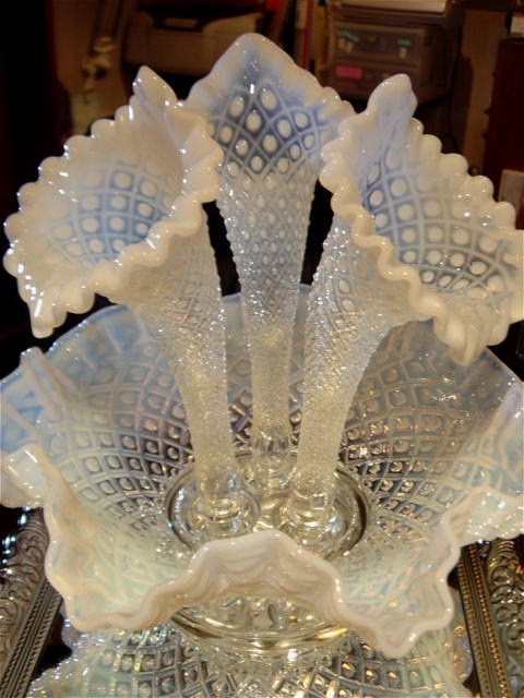 レア！フェントン　ダイヤモンドレース　フレンチオパールセント　3本のイパーン・フラワーベース【AWG0093】