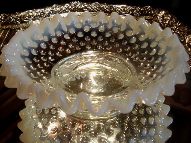 アメリカ　ヴィンテージ　フェントン社　ホブネイル　フレンチオパールセント　フリル　ボンボンディッシュ　【AWG0218】