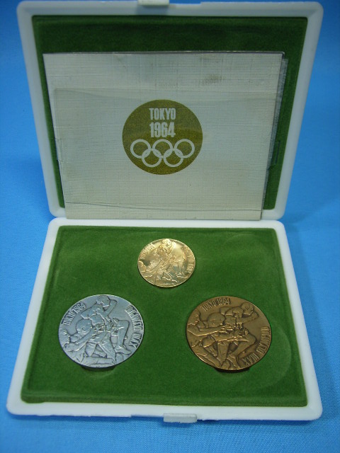 東京オリンピック記念メダル（金・銀・銅）　１９６４年　全て日本造幣局刻印あり　ケース付き　【TO1578】