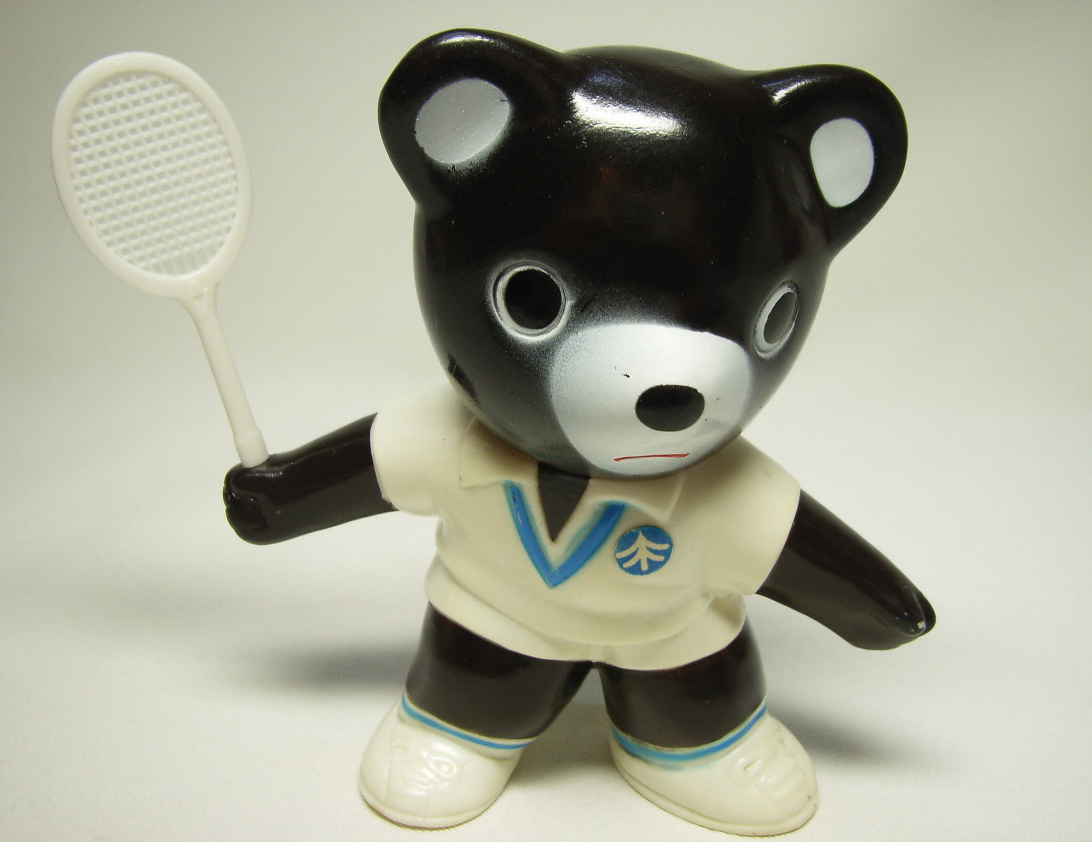北海道拓殖銀行 クマのたくちゃん ソフビ人形 貯金箱 テニス １１．０ｃｍ 当時物 企業物 非売品　【TO2482】