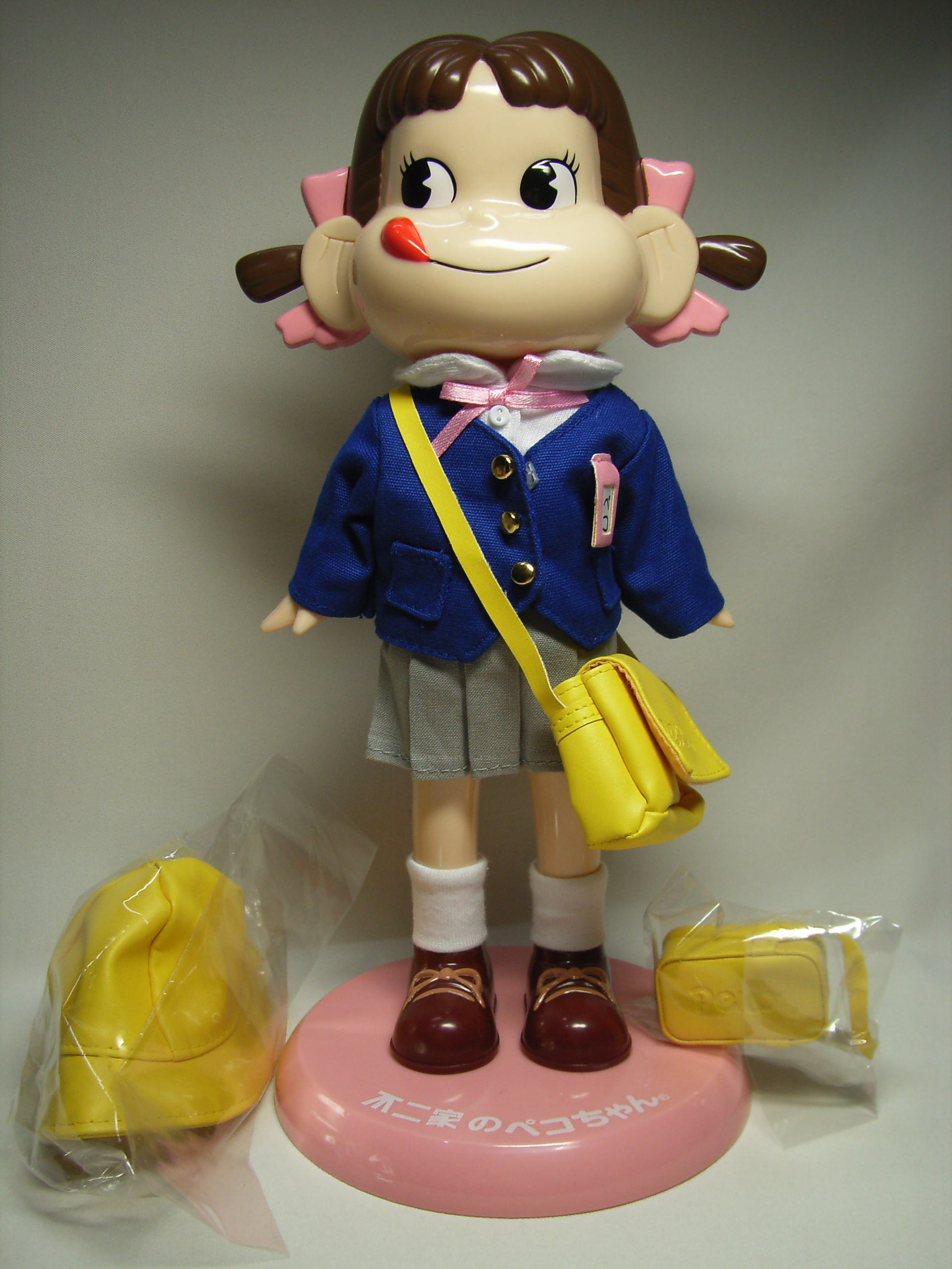 不二家☆卓上ペコちゃん　入園バージョン　ペコちゃん人形　台有　企業物　【TO2491】