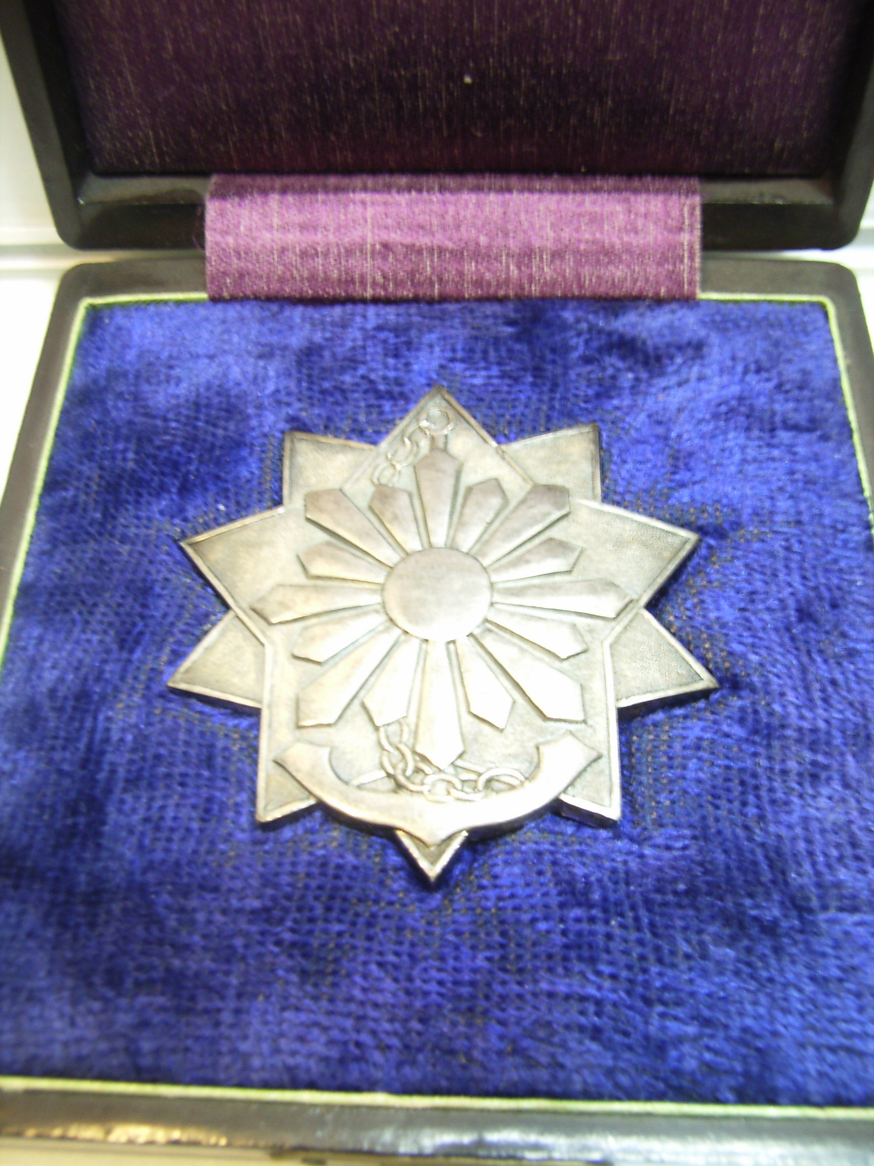 勲章 三等賞 日本軍 ケース旧書体 記章 現状　【TO2696】