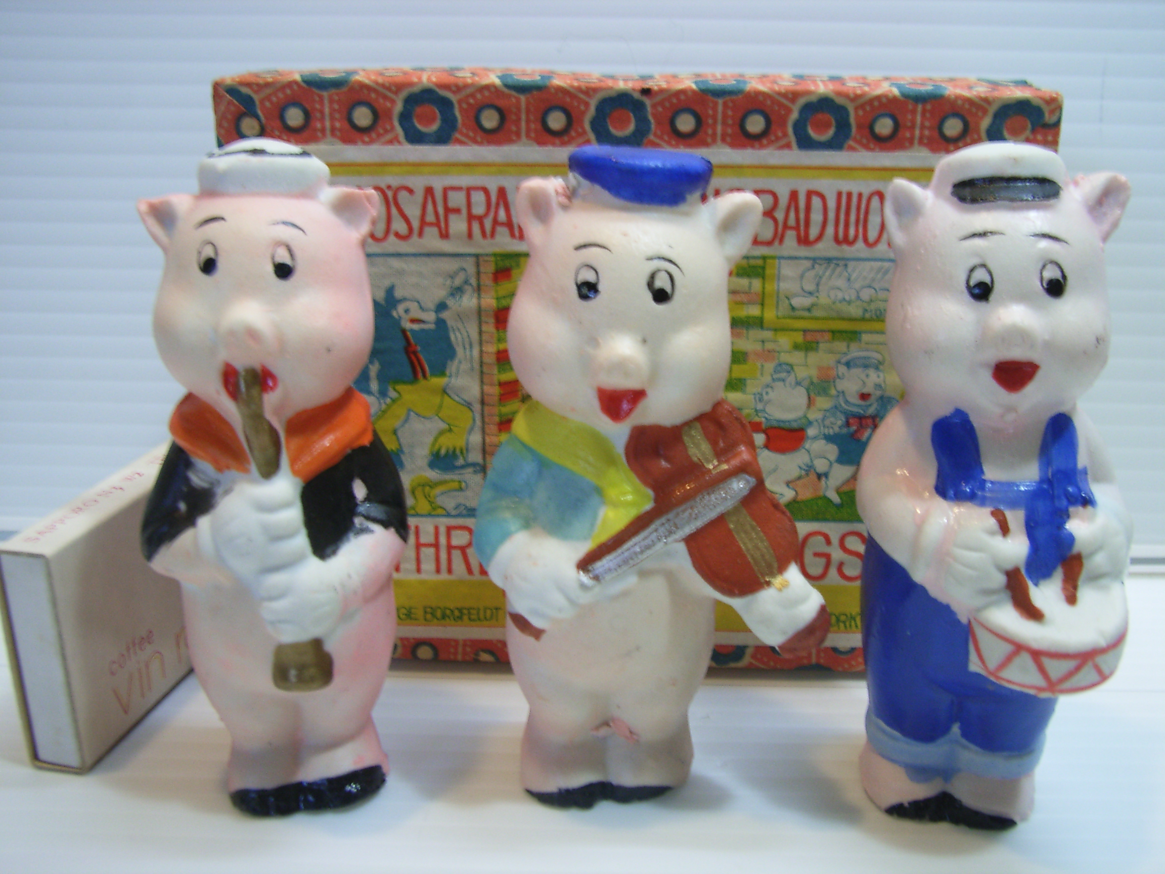 貴重☆美品 ディズニー 3匹の子豚 陶器 人形 9．0cm 共箱