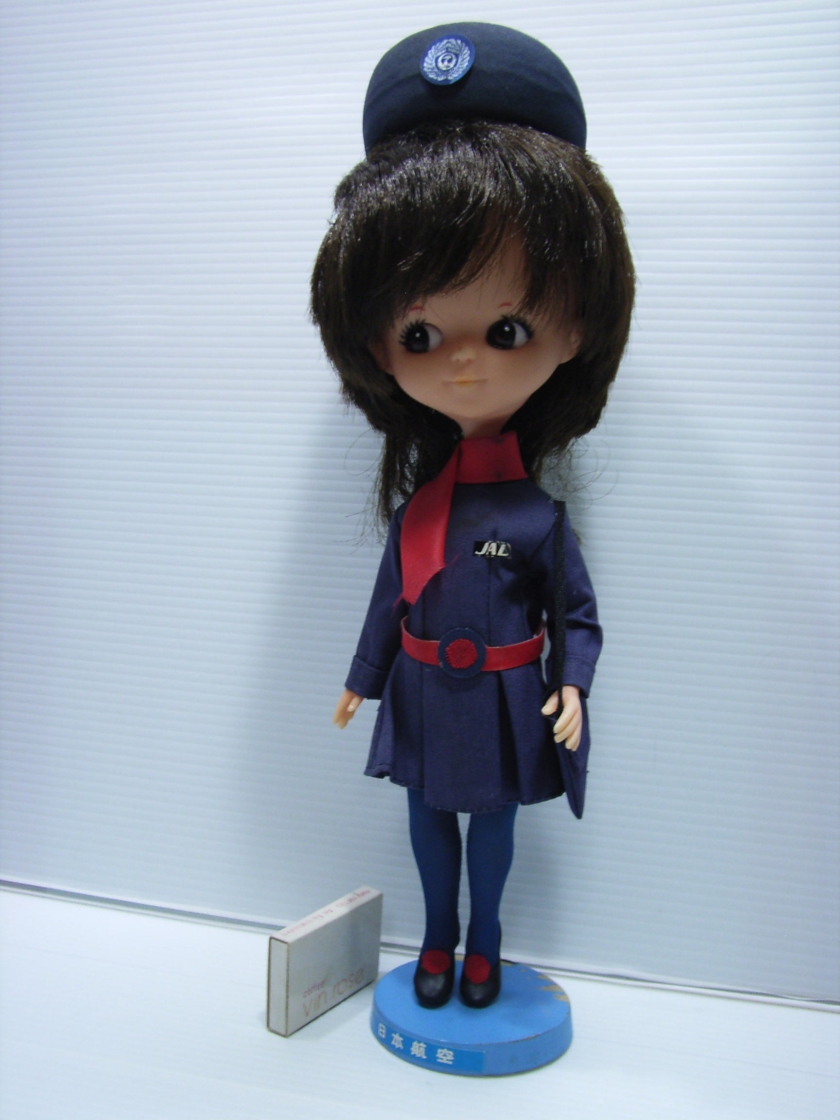日本航空 JAL キャビンアテンダント ソフビ人形 木台 大 34．5cm 