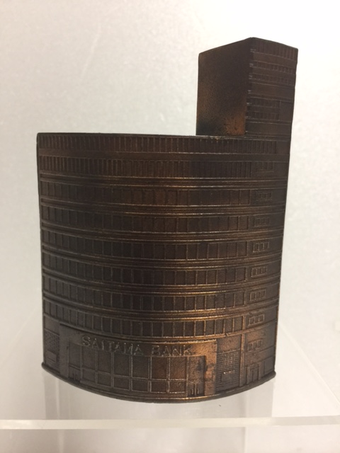 埼玉銀行☆ビル型☆貯金箱 １０．６ｃｍ ２７５ｇ 当時物 金属製 企業物 非売品 現状 【TO4056】