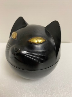榮太樓☆栄太楼 黒猫 容器 貯金箱 9．0cm 当時物 企業
