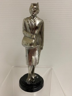 昭和レトロ☆バスガイド？キャビンアテンダント？☆合金☆人形 １４．２ｃｍ １９５ｇ 当時物 現状 詳細不明 【AT1118】