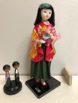 ２体セット☆宝塚 卒業式 人形 ハカマ 昭和レトロ 木台 大 ２４．０ｃｍ 宝塚こけし ８．５ｃｍ 当時物 現状 【AT474】