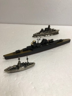 大型☆昭和１２年当時☆江崎グリコ 軍艦模型 巡洋艦 熊野 木製 長さ ２５．０ｃｍ ４５ｇ 当時物 おまけ 現状 【AT480】