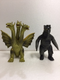 山勝 キングギドラ ソフビ人形 高さ 16．5cm 幅 17．0cm 