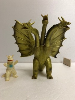 バンダイ キングギドラ ソフビ人形 35．5cm（頭～尾） 230g 