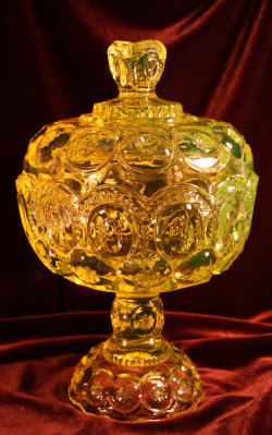 アンティーク　ウランガラス蓋付き　　[AW1024]