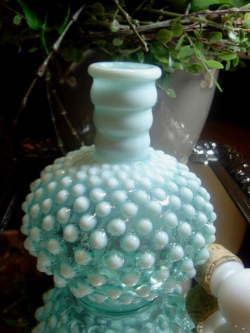 ヴィンテージ　フェントン社　ホブネイル　ブルーオパールセント　コロンボトル/香水瓶　【AWG0184】