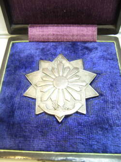 勲章 三等賞 日本軍 ケース旧書体 記章 現状　【TO2696】