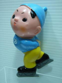 岩手銀行 がんちゃん スケート ソフビ人形 貯金箱 11．2cm 当時物 