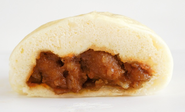 黒酢豚まん断面