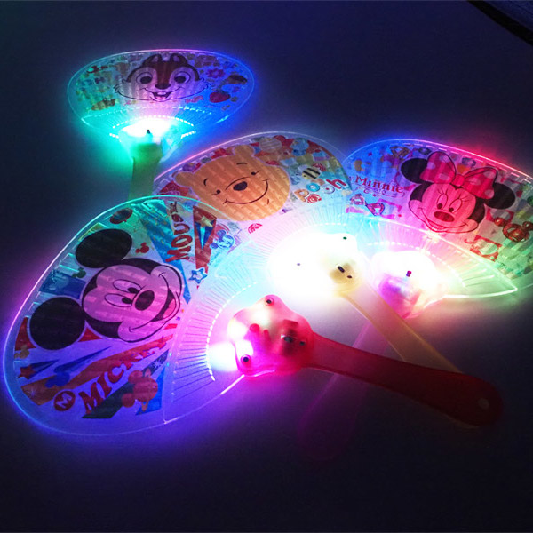 ディズニー光るうちわ １２入