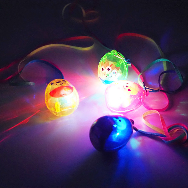 ディズニーオールスターたまご型フラッシュペンダント ２４入