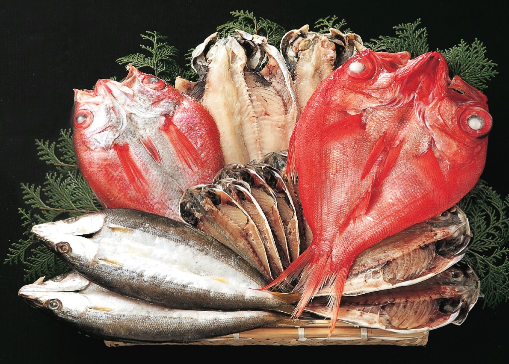 ひもの詰合せ（贈答用竹籠入り）　E-100