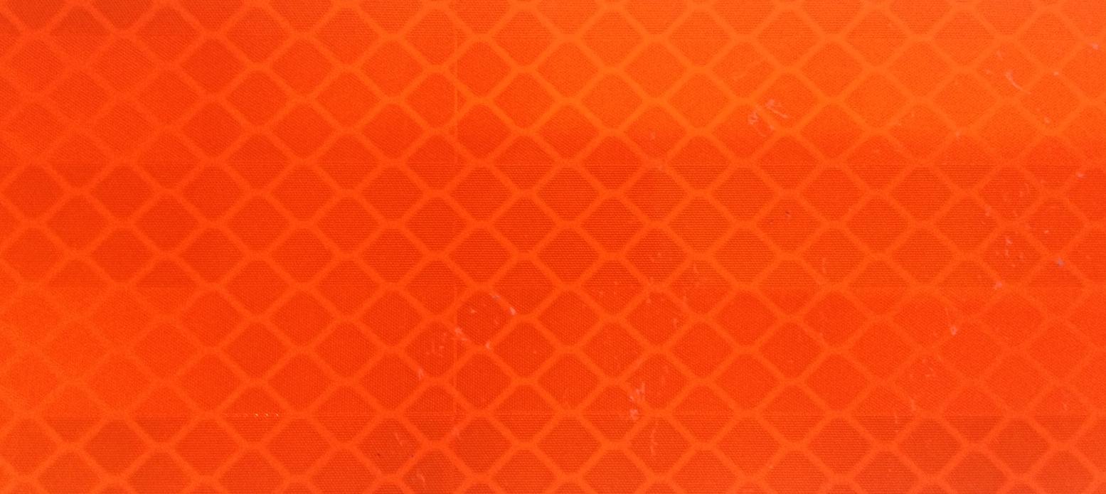 コンクリート粗面に貼り付けOK　明るさ２倍　3M カプセルプリズム型高輝度反射シート 蛍光オレンジ　90x250