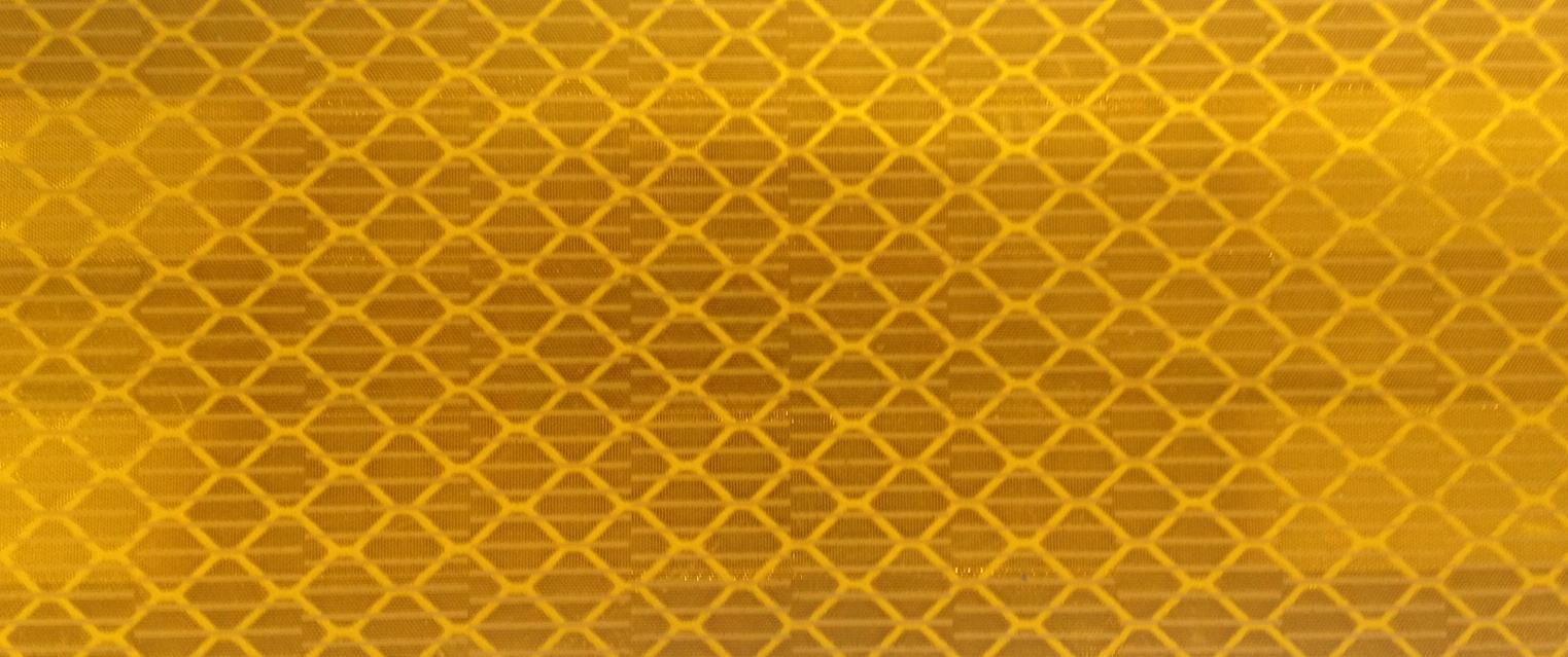 コンクリート粗面に貼り付けOK　明るさ２倍　3M カプセルプリズム型高輝度反射シート 黄　90x250