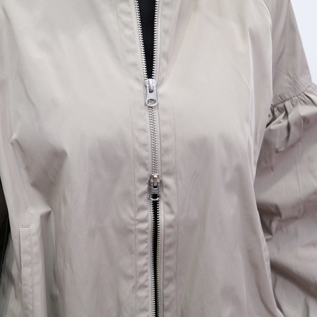 マリリンムーン レース　ブルゾン　ペプラム ベージュ　ライトアウター　光沢感 マリリンムーン レース ブルゾン ペプラム ベージュ ライト