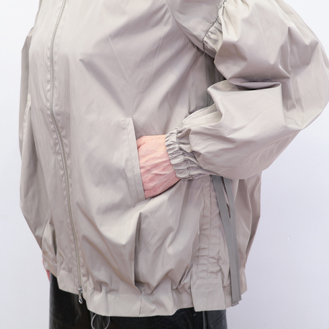 マリリンムーン レース　ブルゾン　ペプラム ベージュ　ライトアウター　光沢感 マリリンムーン レース ブルゾン ペプラム ベージュ ライト