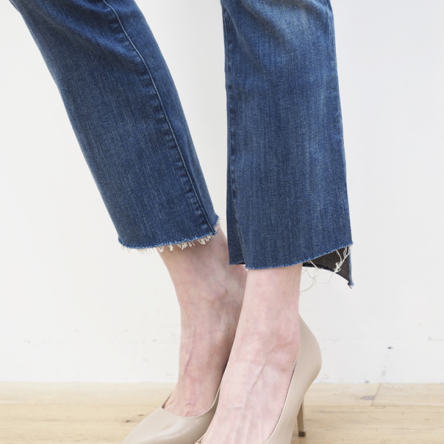 MOTHER マザー カットオフウォッシュクロップ丈デニムパンツ THE INSIDER CROP STEP FRAY DENIM 1157-173 9910600052 インディゴ | ジーンズ レディース ボトムス ロンハーマン取り扱いブランド/定番 MOTHER マザー カットオフウォッシュクロップ丈デニムパンツ THE INSIDER CROP STEP FRAY DENIM 1157-173 9910600052 インディゴ | ジーンズ レディース ボトムス ロンハーマン取り扱いブランド/定番