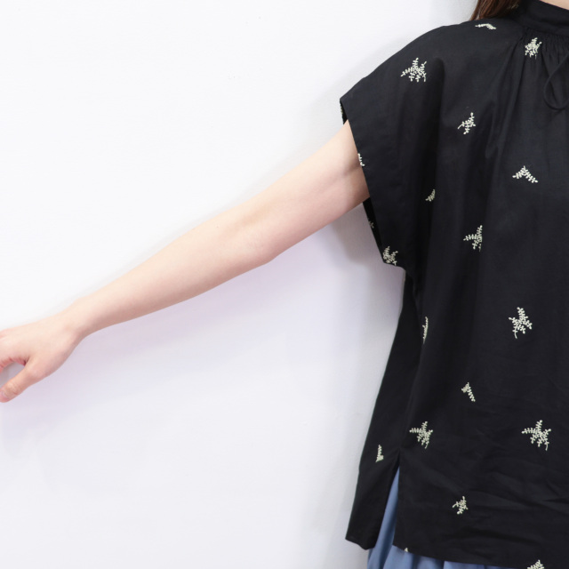 ne Quittez pas ヌキテパ＊刺繍フレアスリーブブラウス　ブラック　F ne Quittez pas ヌキテパ ブラウス COTTON VOILE DOT LEAF