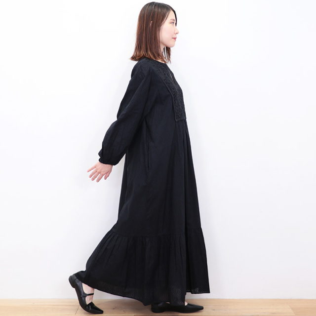 ヌキテパ 上品ピンタックドットティアード長袖ワンピース バックギャザー 黒 ヌキテパ 上品ピンタックドットティアード長袖ワンピース バック