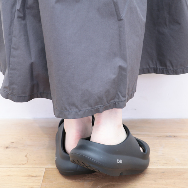 OOFOS OOyea 25cm ブラック　厚底 OOFOS ウーフォス ウーメガ ウーアー レディース リカバリー