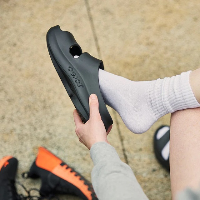 期間限定ポイント10倍【国内正規品】OOFOS ウーフォス OOyea