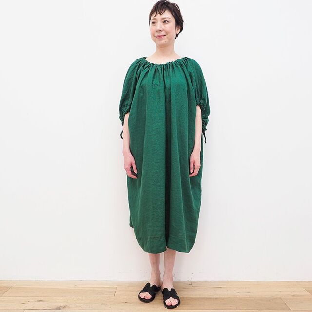 夏ワンピース バックダイヤカットワンピース（黒）春/夏 ヘルシーな肌見せスタイル