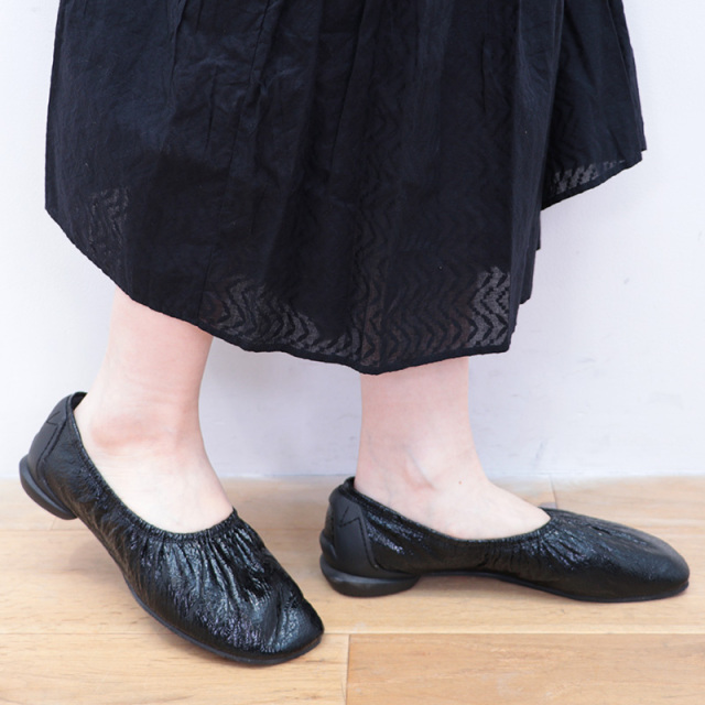 【SAYA】美品★パンチング バレエシューズ フラット 大きいサイズ25.0 SHISEI シセイ 44030R ラウンドトゥバレエシューズ メタリック